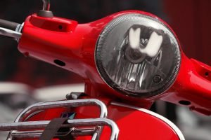 Aanrijding scooter letsel schadevergoeding